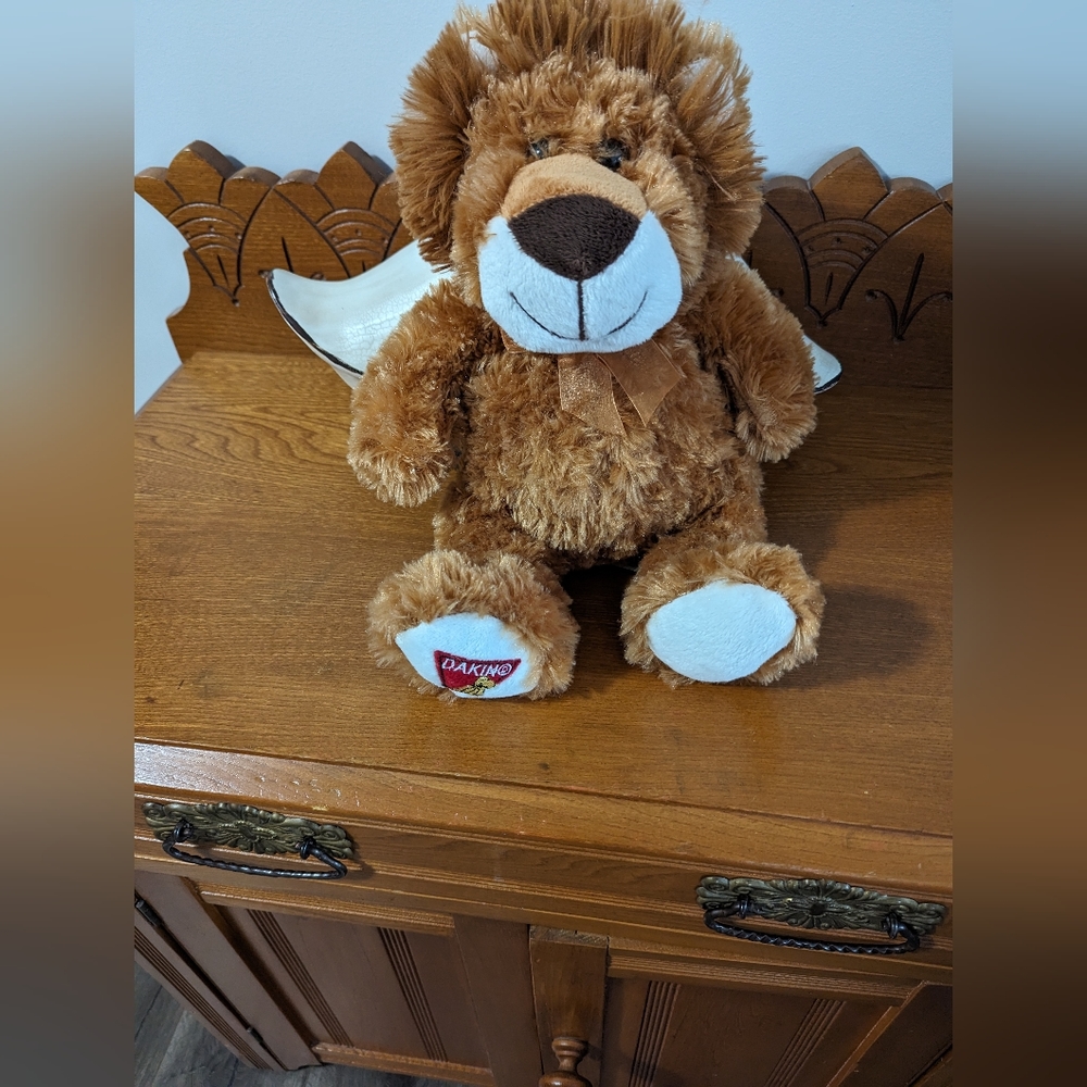 Dakin plush Lion. 15 inches. GUC. soft and cuddly. Toush tag intact.